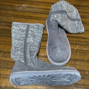 Size 8 sequin grey Ugg boots. Like new.